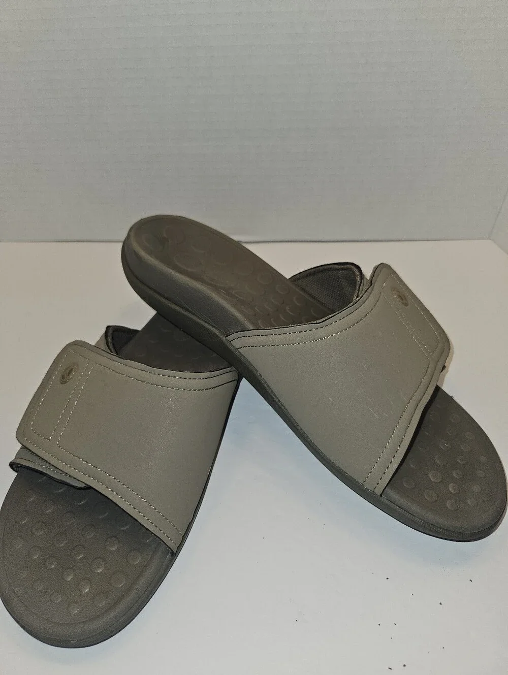Vionic Kiwi Men's/Unisex Motion Control Orthotic Slide Sandal Camel Khaki Size 9